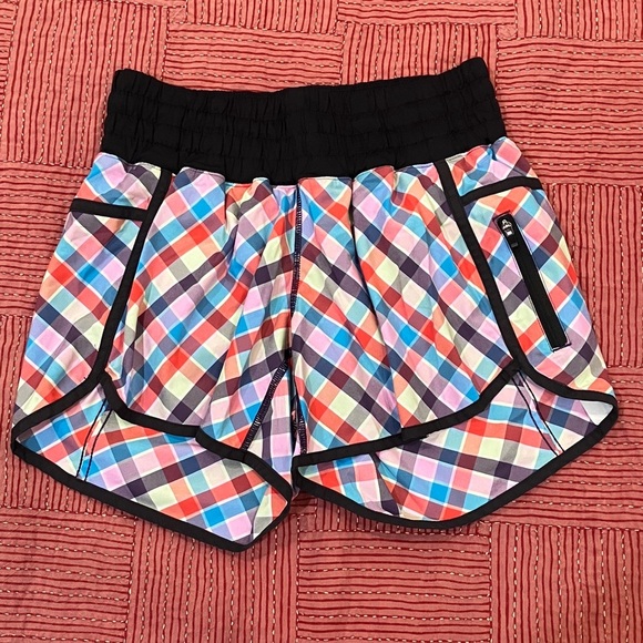 Lululemon size 6 women’s running shorts 4” inseam plaid - Picture 1 of 12